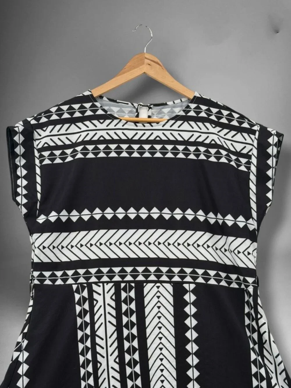 Cupshe Black & White Shimmery Tribal Print Ruffle Midi Dress M